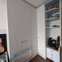 Cameretta bambino bianco-azzurra con scrivania