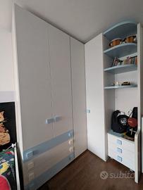 Cameretta bambino bianco-azzurra con scrivania