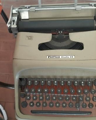 Macchina da scrivere Olivetti Studio 44