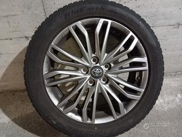4 cerchi in lega Toyota e gomme invernali