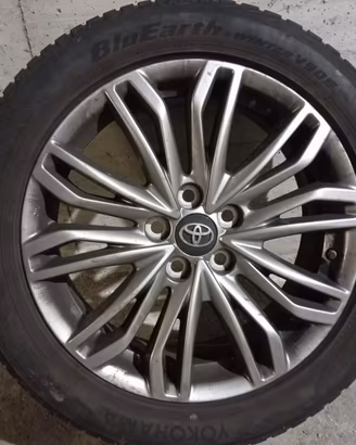 4 cerchi in lega Toyota e gomme invernali