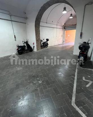 Posto auto in parco Margherita, Napoli