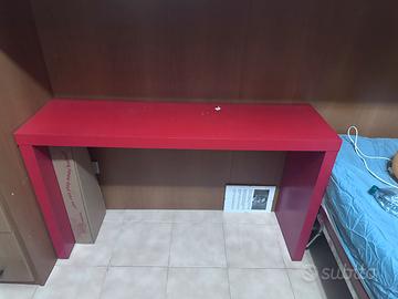 Tavolo IKEA con rotelle rosso
