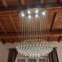 Lampadario moderno con sfere cristallo