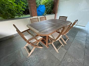 Tavolo giardino con sedie, tavolino e panchine