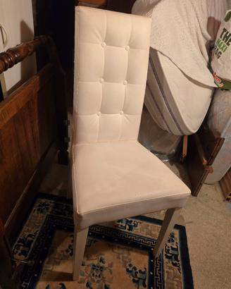Sedie Imbottite Bianche con Bottoni (Similpelle)