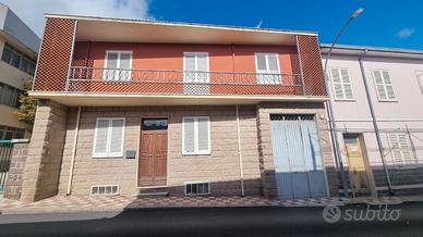 Casa indipendente su due piani