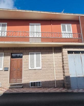 Casa indipendente su due piani