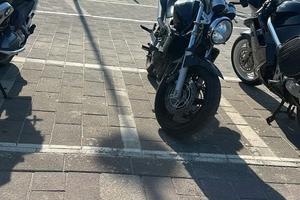 Moto hornet 600 2005 con 33.000 km