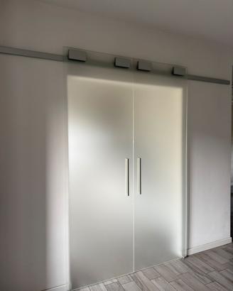 Porta scorrevole doppia in cristallo – 140×210 cm