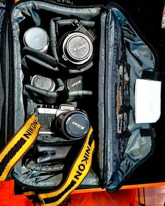 Macchina fotografica NIKON FE2 + obbiettivi