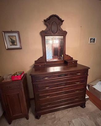 Cassettiera in legno con specchio