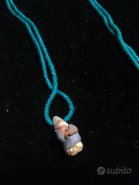 Collanina con piccolo gnometto in ceramica