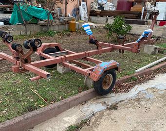 Carrello trasportatore di gommone