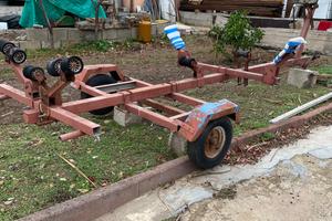 Carrello trasportatore di gommone