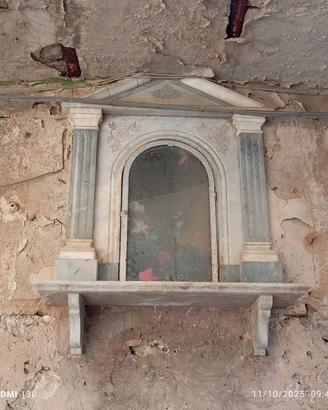 altare murale antico 