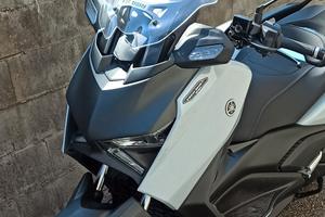 scooter xmax 300 tech più 