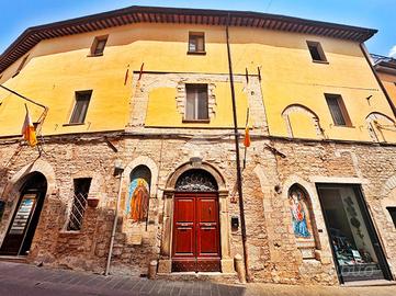 3 LOCALI A GUALDO TADINO