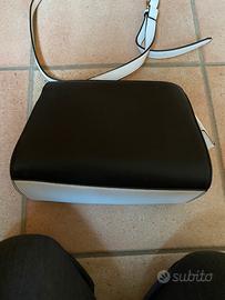 Piccola borsa bianca e nera
