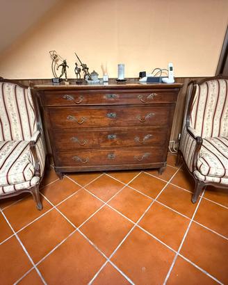 Armadio epoca con poltrone abbinate