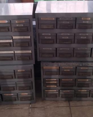 Cassettiere in metallo