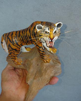 soprammobile raffigurante una tigre