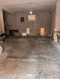 V/1216 Comodo magazzino Zona Sant'Antonio