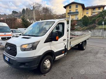 Ford transit incidentato