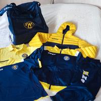 Abbigliamento: tuta, polo/maglietta borsa calcio