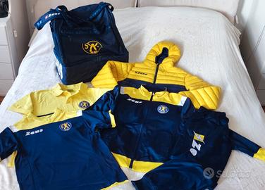 Abbigliamento: tuta, polo/maglietta borsa calcio