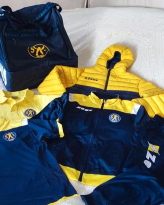 Abbigliamento: tuta, polo/maglietta borsa calcio