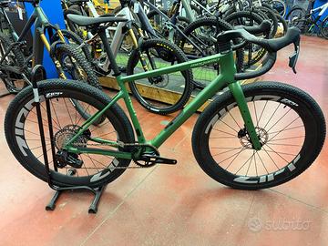 bici gravel MEGAMO WEST 02 tg L Camo 2026 ZIPP 303