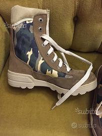 Anfibi in pelle mimetici N-40