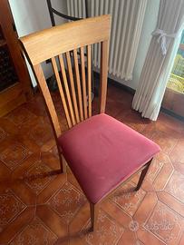 Sedie in legno con spalliere verticali