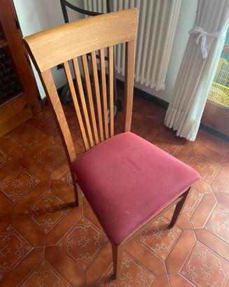 Sedie in legno con spalliere verticali