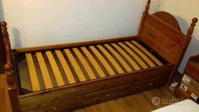 Letto in legno massello