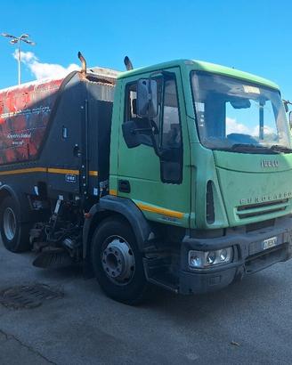 EUROCARGO 150-200CV CON SPAZZATRICE