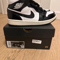 Air jordan bianche e nere 40