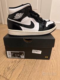 Air jordan bianche e nere 40