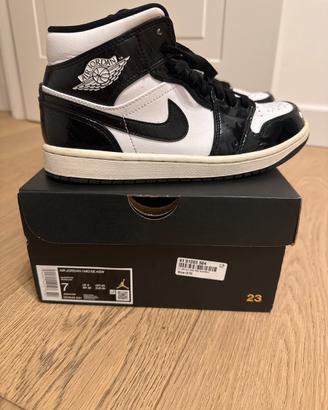 Air jordan bianche e nere 40