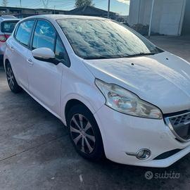 Peugeot 208 1 Serie 2015 1.4 HDI 8HP PER RICAMBI