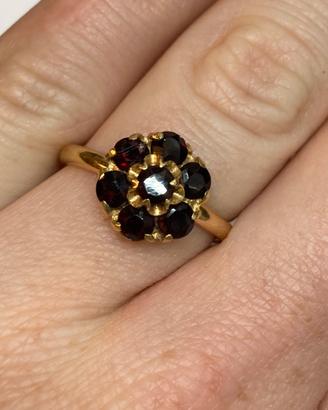 Anello oro giallo e granati