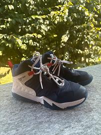 Scarpe da basket decathlon pari al nuovo