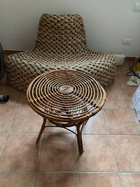 Divano angolare e tavolino