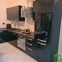 Cucina con elettrodomestici + parete attrezzata