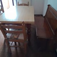 Tavolo e panchetta contenitore