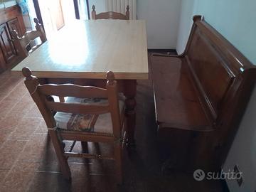 Tavolo e panchetta contenitore