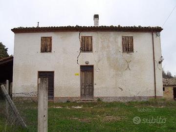 Casolare ampia vista con 2 ettari di terreno