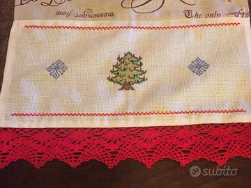 Striscia natalizia ricamata