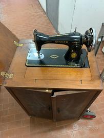 Macchina da cucire Singer con mobile